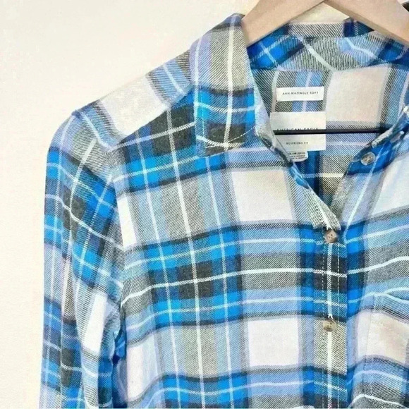 American Eagle Women’s AHHMAZING Blue Plaid Flannel Size X-Small - Picture 2 of 12